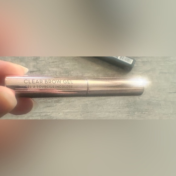 Anastasia Beverly Hills Bundle Brow Definer in Taupe and Clear Brow Gel - Picture 8 of 9